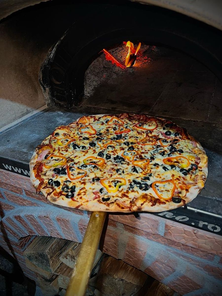 Pizza Țărănească cu Inel de Brînză 55cm